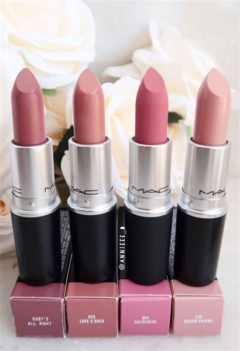 mac light pink lipstick